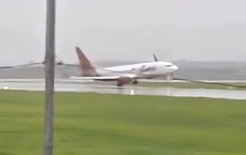 Boeing 737 Batik Air Hampir Melebar dan Wingtip Hampir Sentuh Runway Akibat Crosswind di Soetta