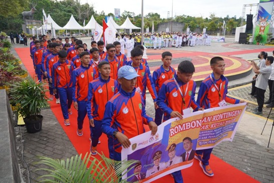 Kadispora Kutim Kobarkan Semangat Juang Kontingen di Pembukaan POPDA XVII Kaltim