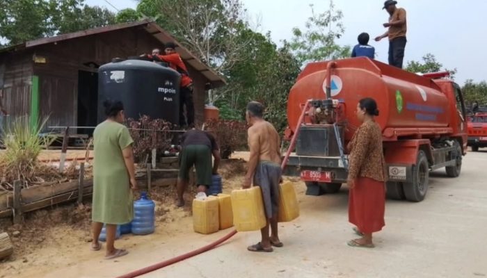 BPBD PPU Salurkan 52.000 Liter Air Bersih untuk Warga dan Fasilitas Umum di Desa Karang Jinawi