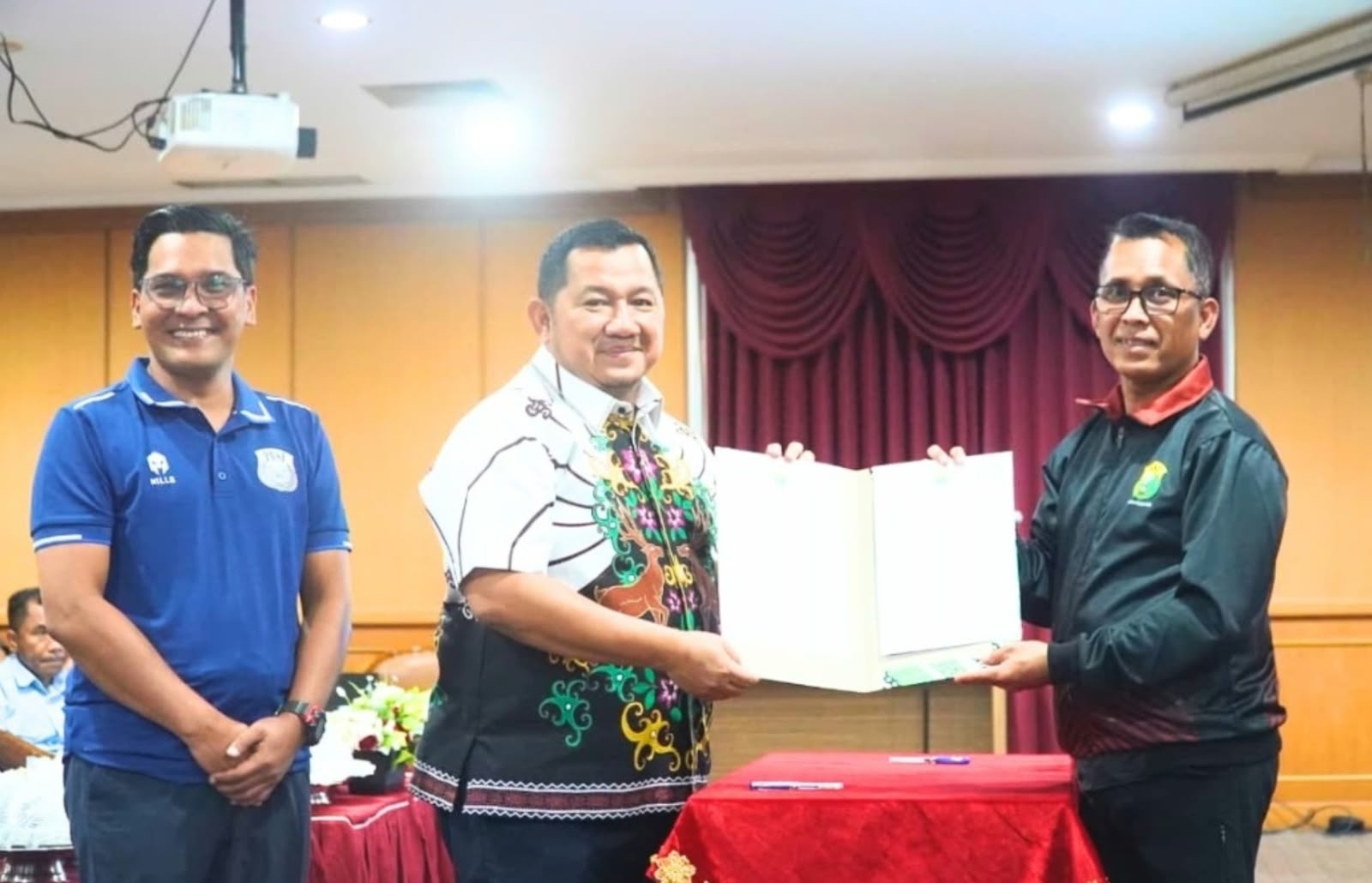 Bupati PPU Mudyat Noor mendorong PBSI PPU memperkuat pembinaan atlet usia dini dan membangun ekosistem bulu tangkis berkelanjutan.
