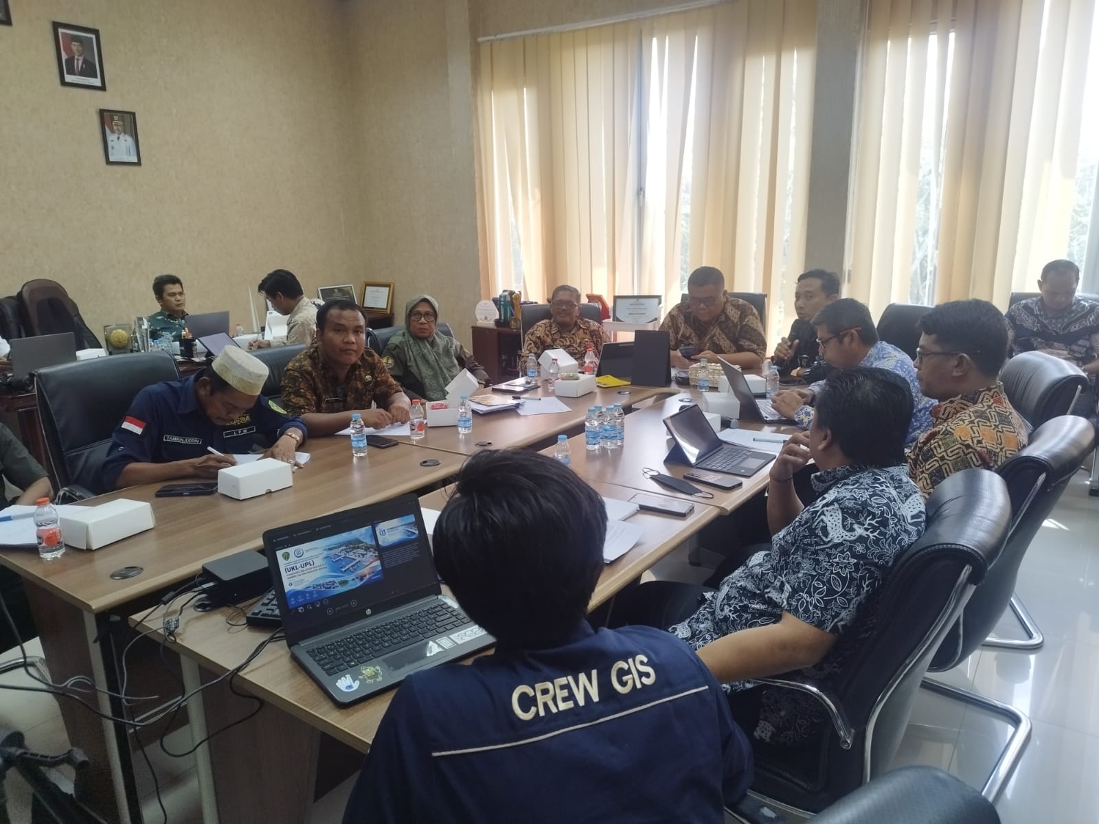 Rapat soal KNMP Kelurahan Nenang di DLH PPU