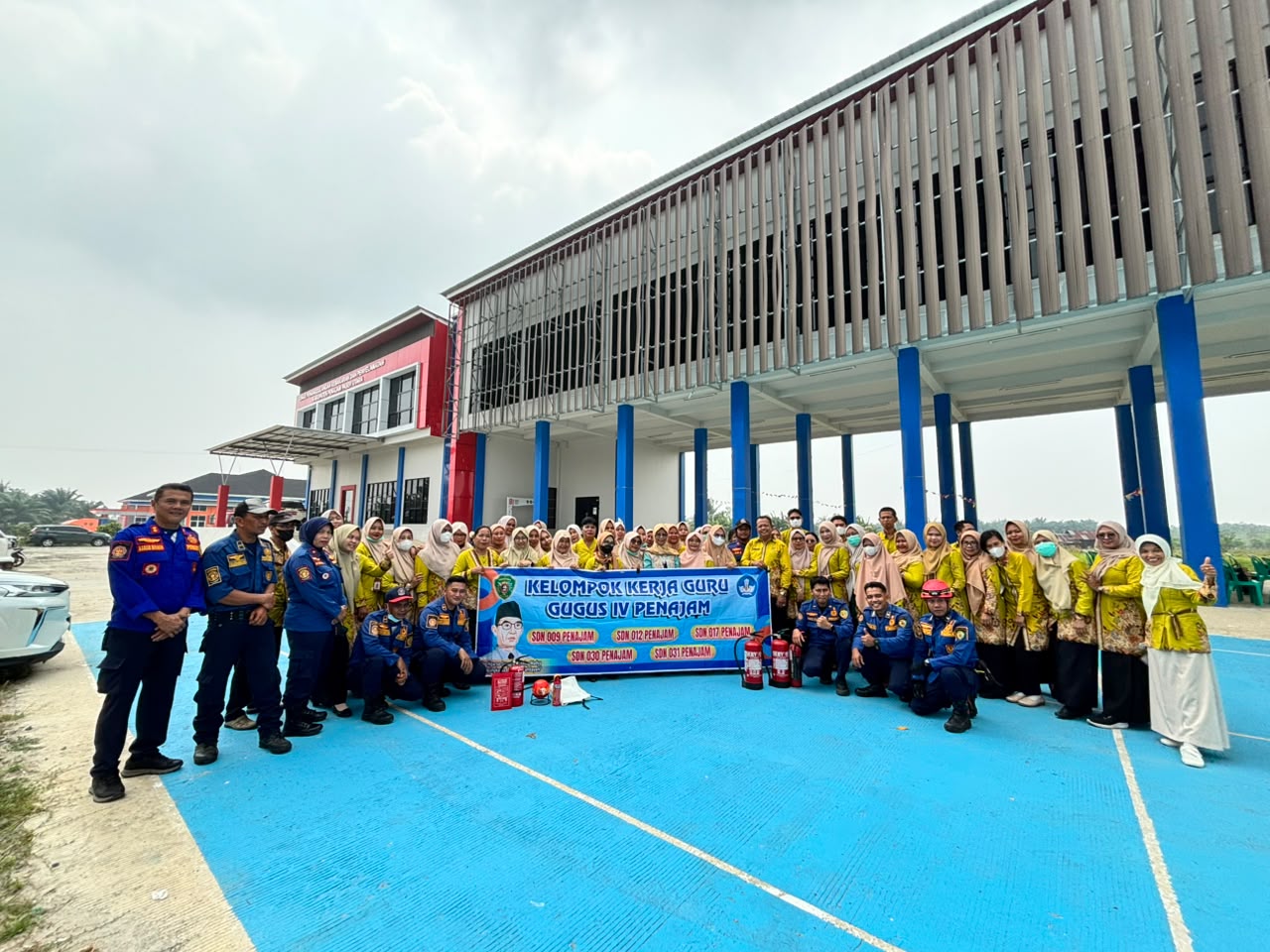 Para peserta pelatihan tanggap darurat kebocoran gas elpiji bagi jajaran ibu-ibu dari Kelompok Kerja Guru (KKG) Gugus 4 Penajam