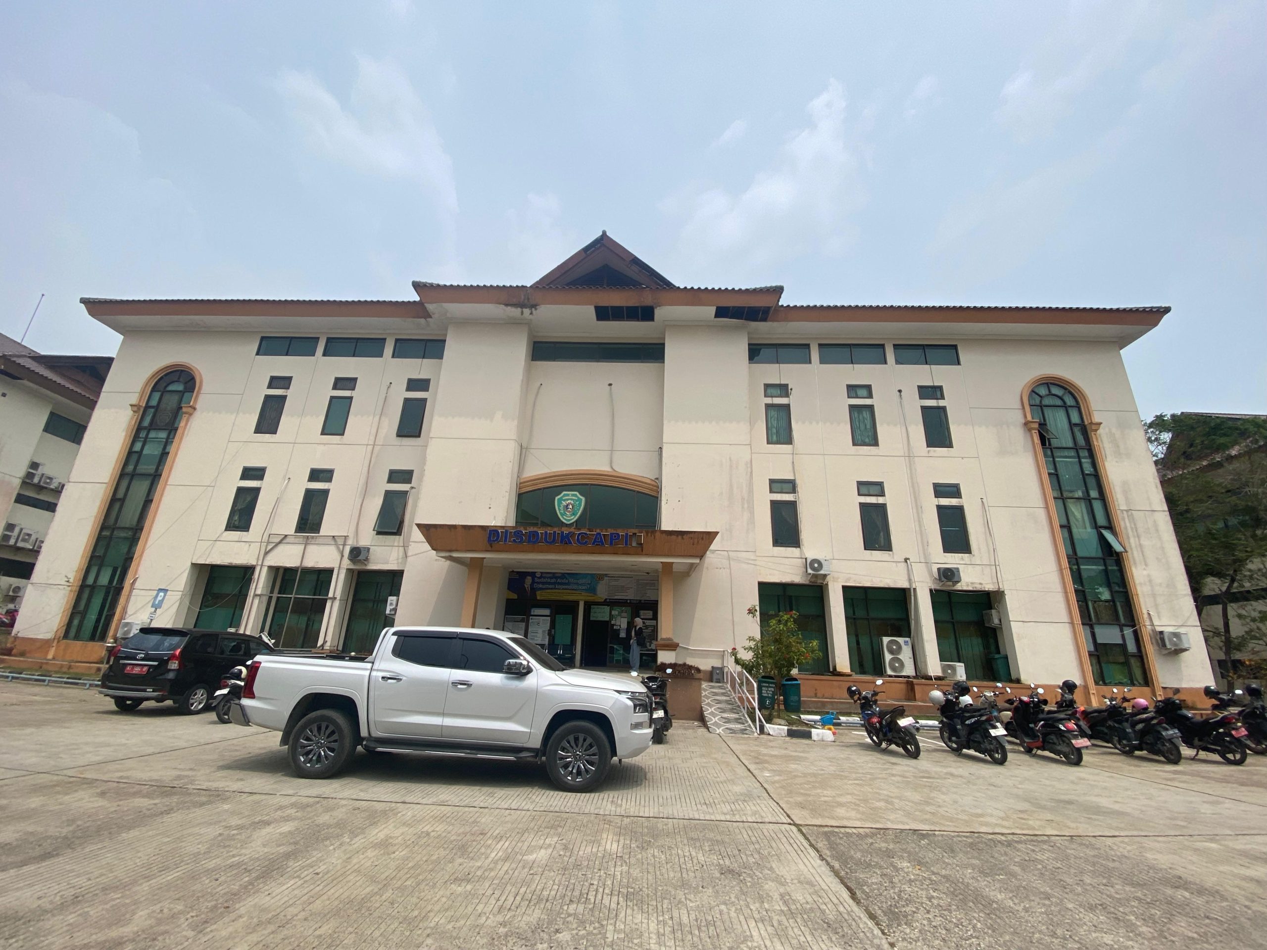 Kebutuhan ruang pelayanan publik yang representatif dan nyaman membuat Disdukcapil Kabupaten PPU mantap mengusulkan pembangunan gedung kantor baru.